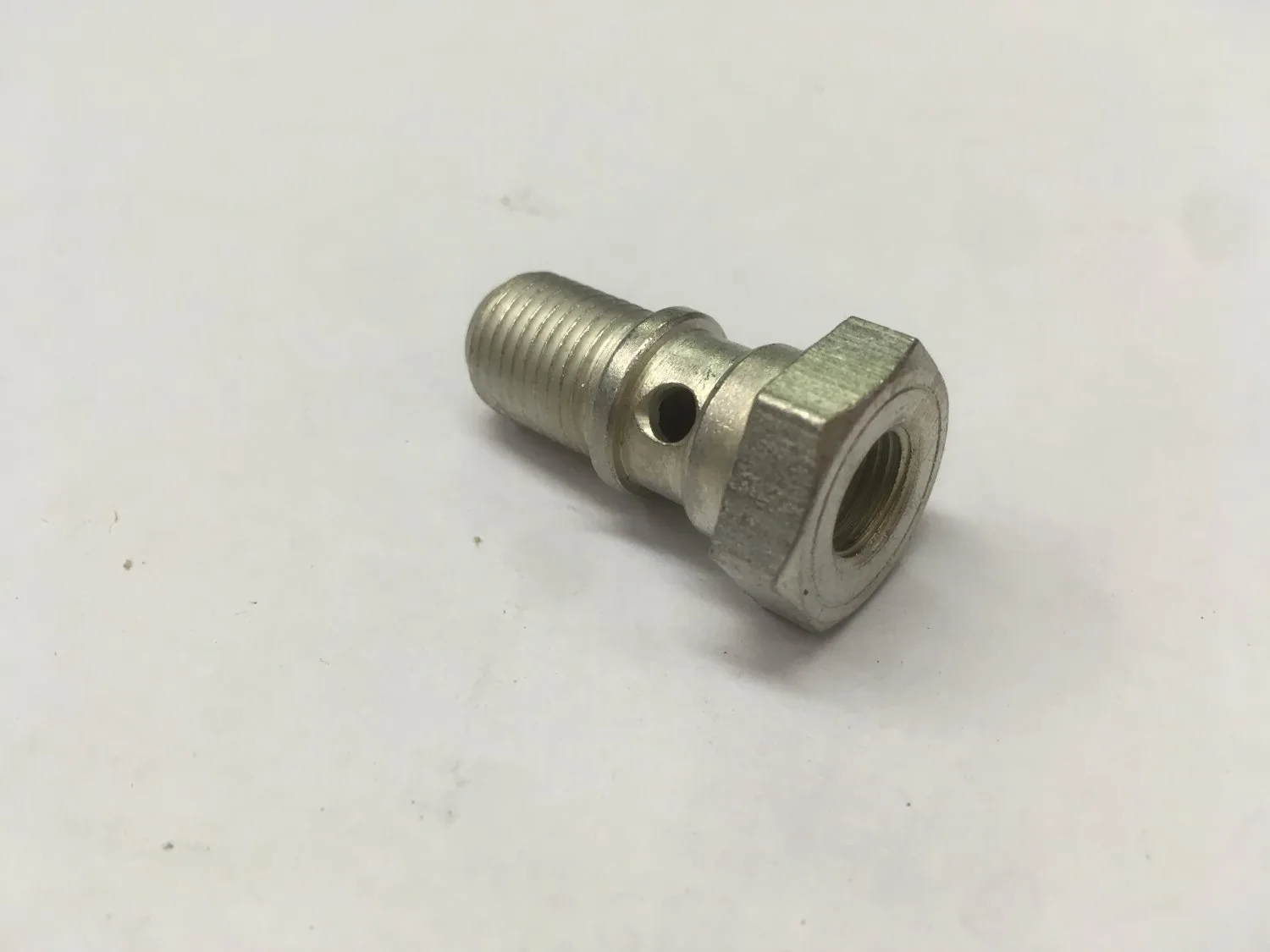 VIS RACCORD CREUSE 2 VOIES MAITRE CYLINDRE JEEP