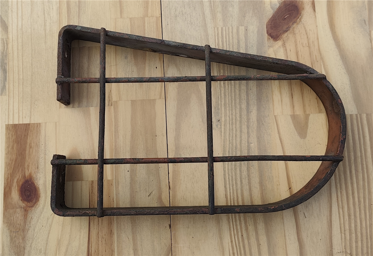 GRILLE DE PHARE GAUCHE